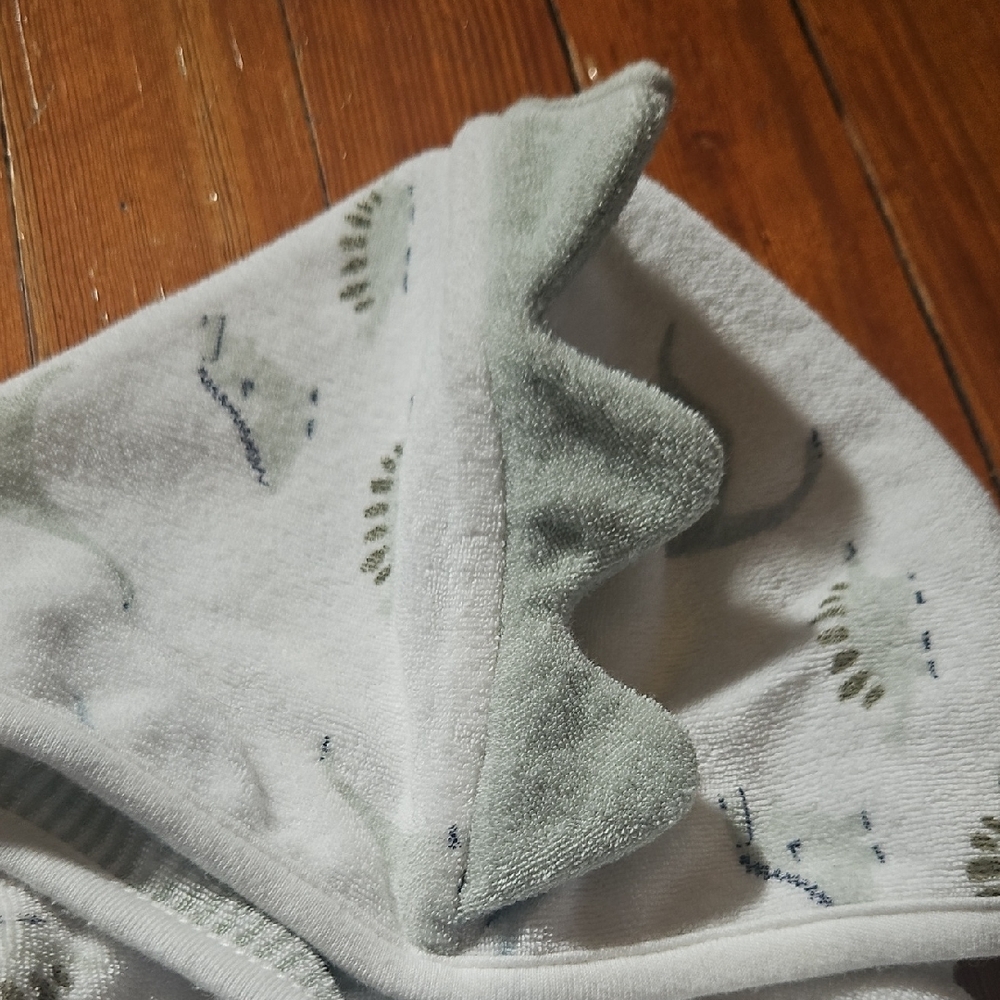 Adorable Hooded Baby Robe - Picture 4 of 6